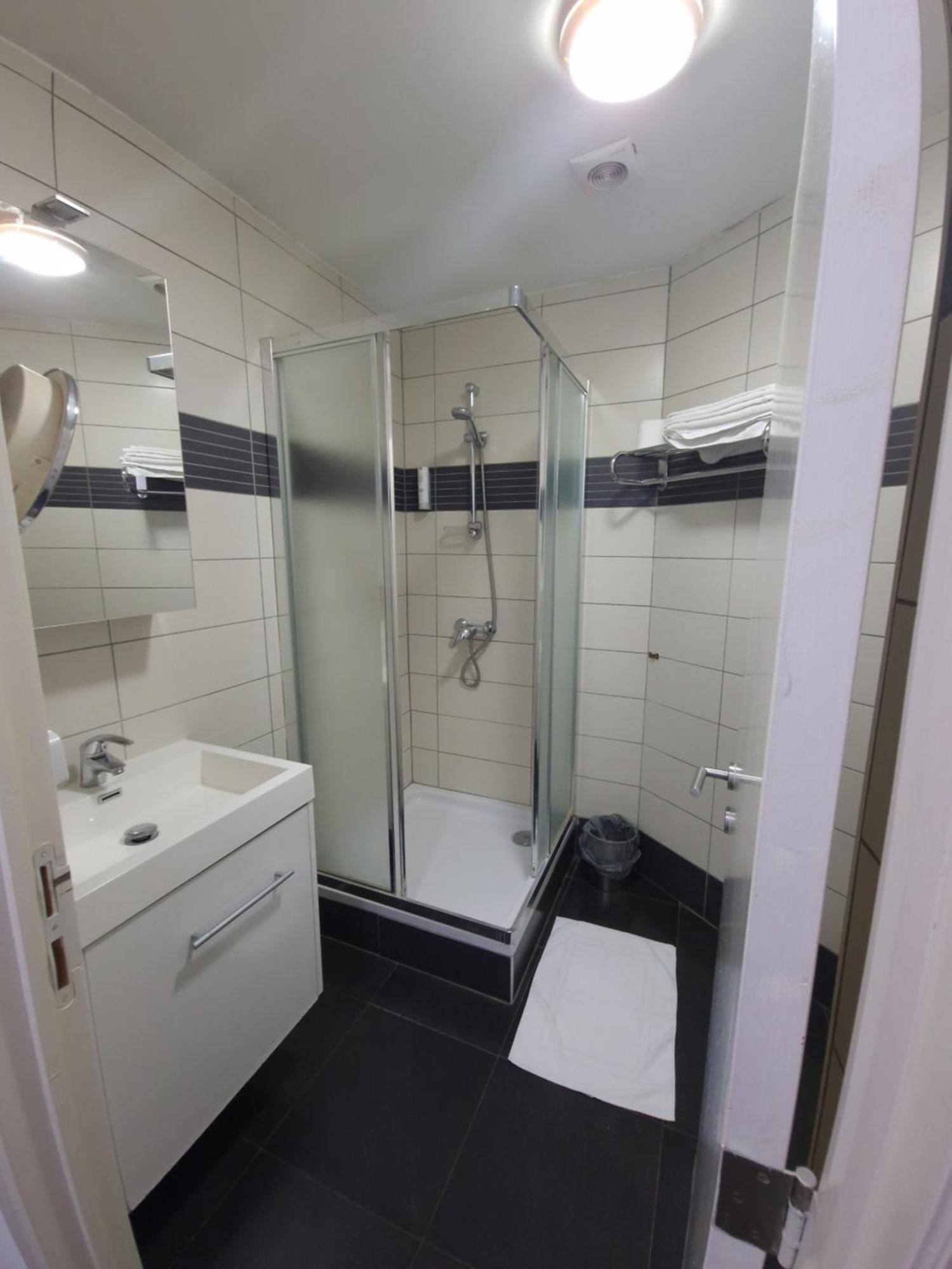 Sky Apart Hotel - Hotel Eurocap Jette Dış mekan fotoğraf